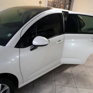 Limpeza de bancos de carros Elimine sugeiiras de seu veiculo 